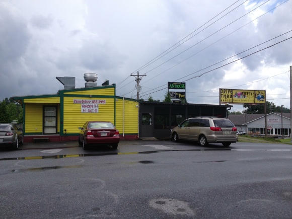 Muffy's Mountain Burgers - Blairsville, GA - Photo by Mike Bonfanti